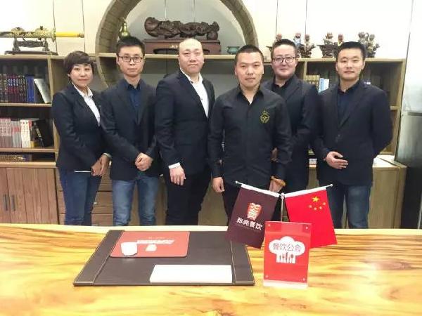 32歲坐擁3200家店，張亮用加盟打造麻辣燙帝國