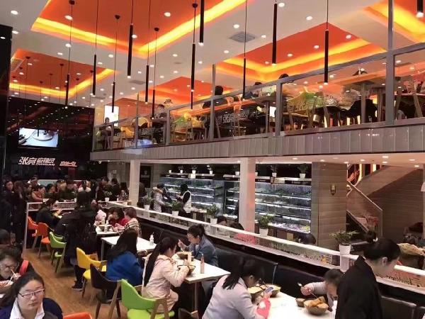 32歲坐擁3200家店，張亮用加盟打造麻辣燙帝國